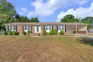 featured image of 4 Dickens Ln