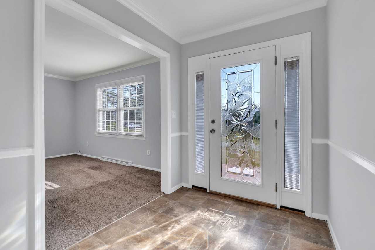 4 Dickens Ln - Photo 3 of 27