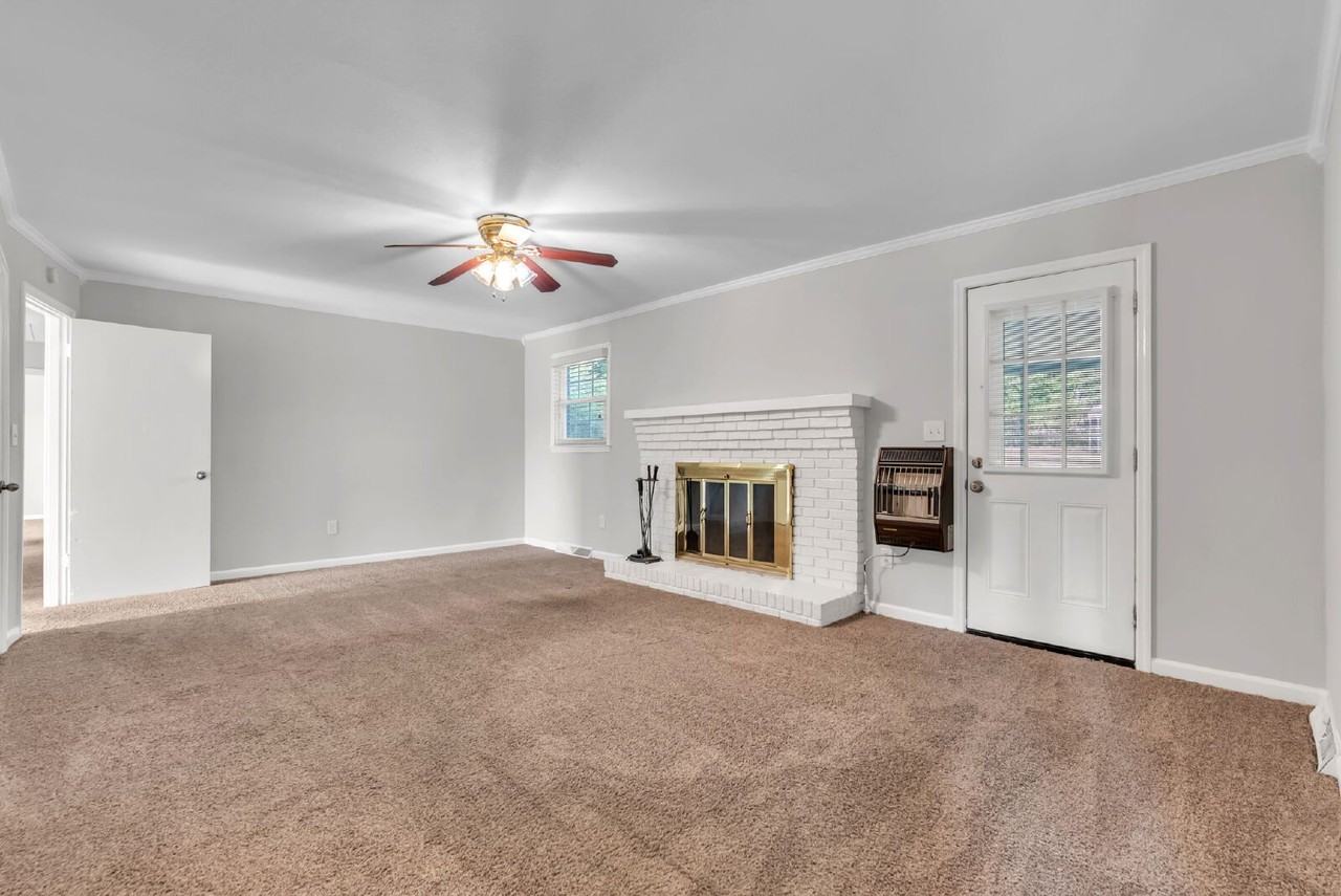 4 Dickens Ln - Photo 4 of 27