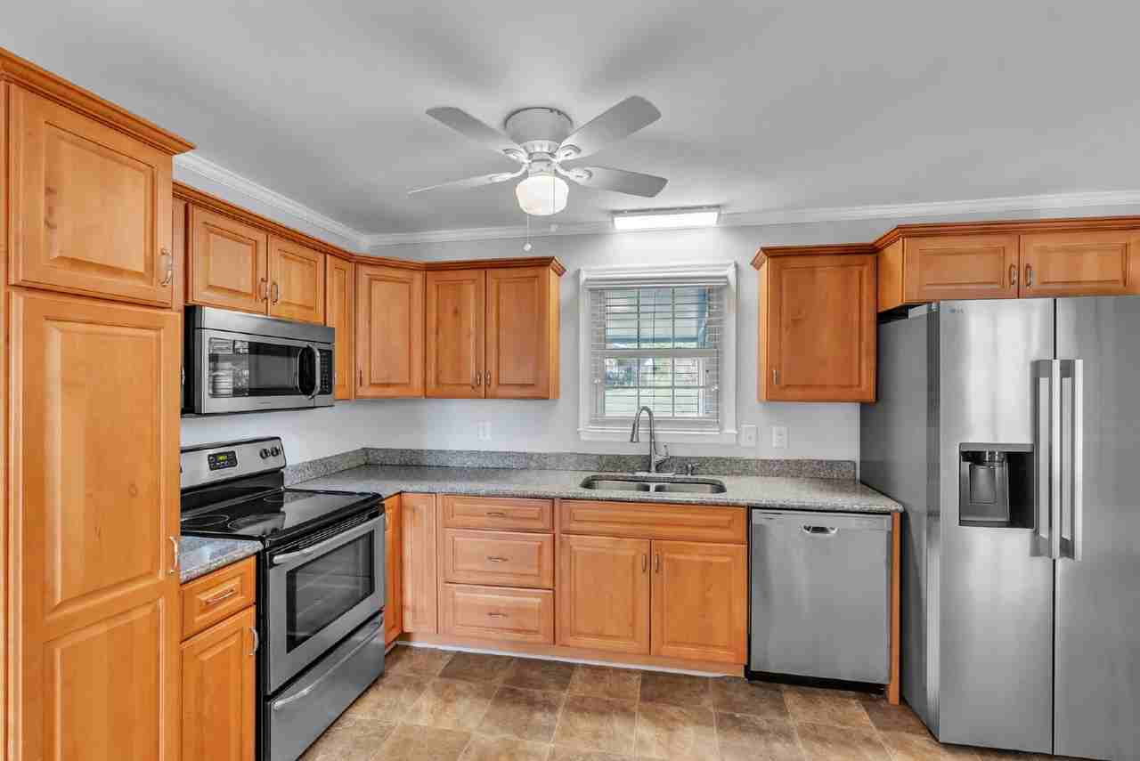 4 Dickens Ln - Photo 6 of 27