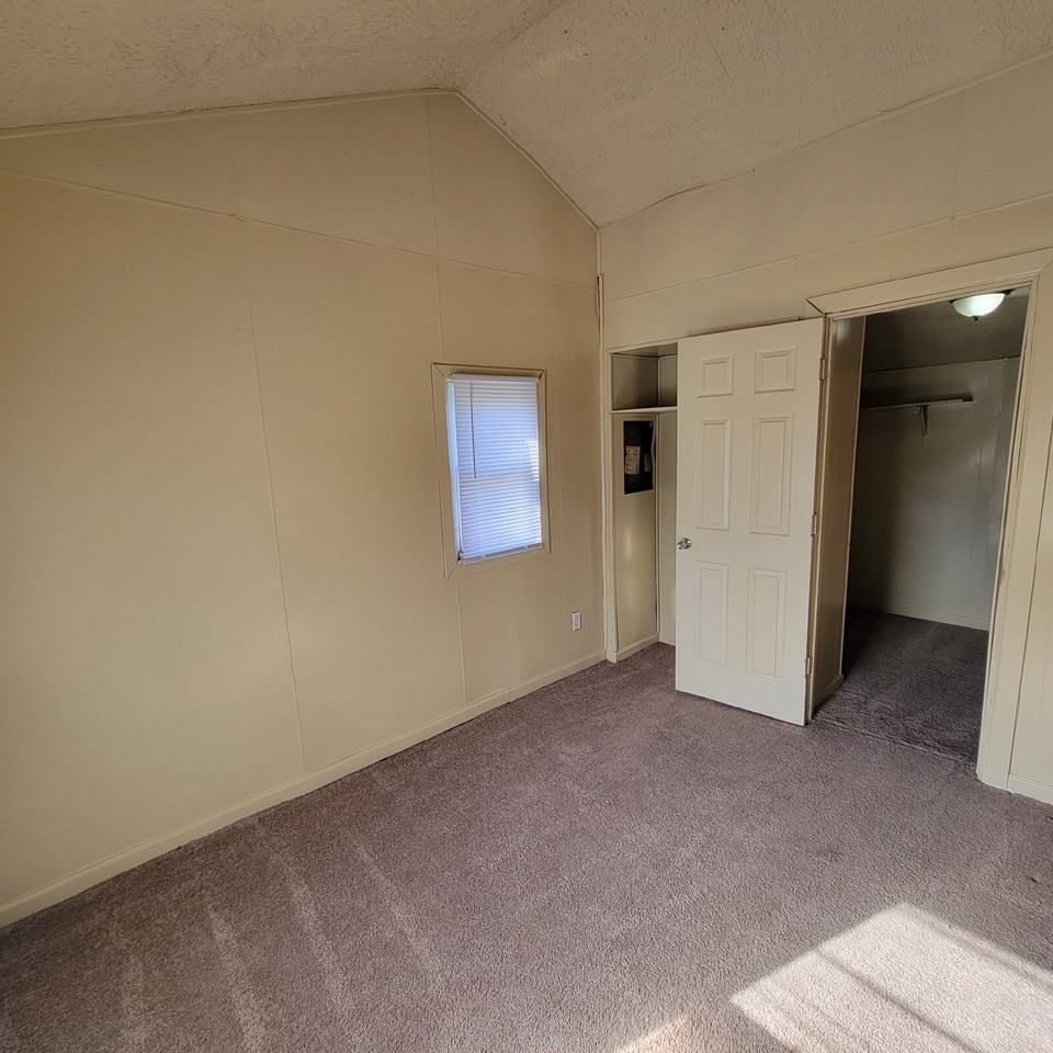 410 Manhattan Ave - Photo 7 of 7