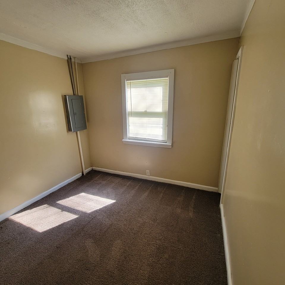 3011 N Tacoma Ave - Photo 2 of 6