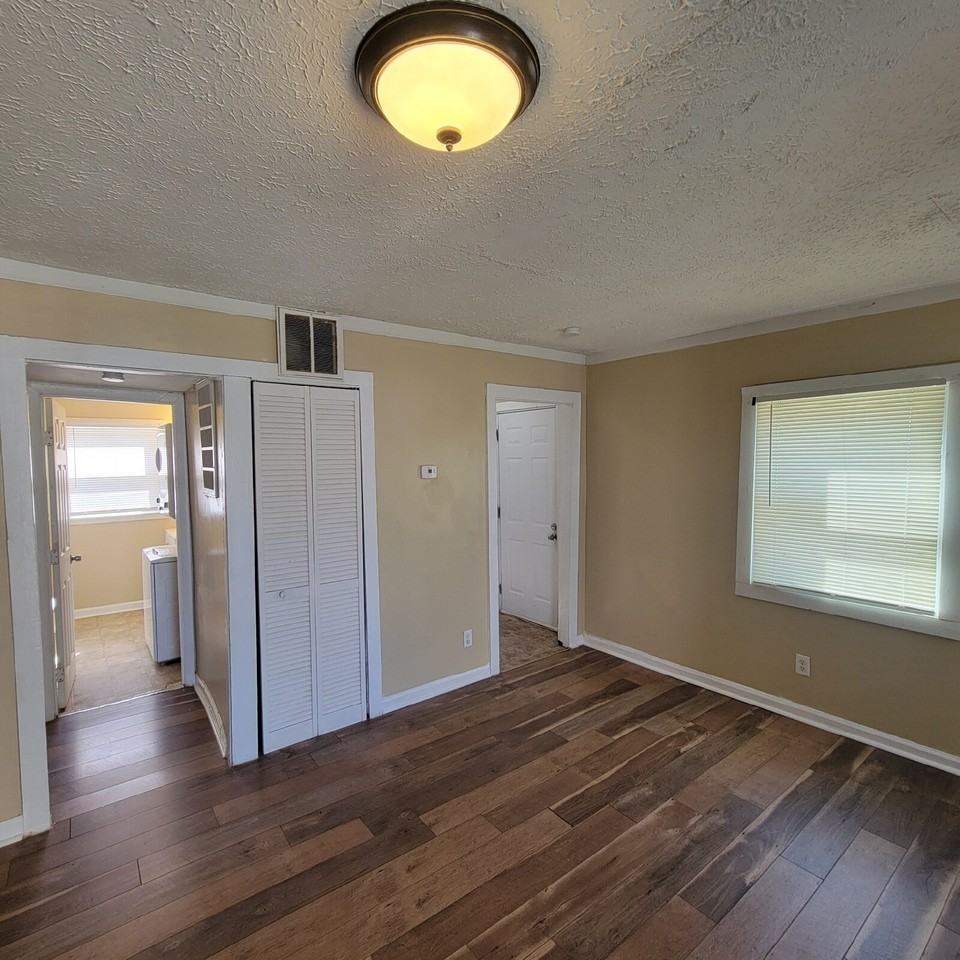 3011 N Tacoma Ave - Photo 3 of 6