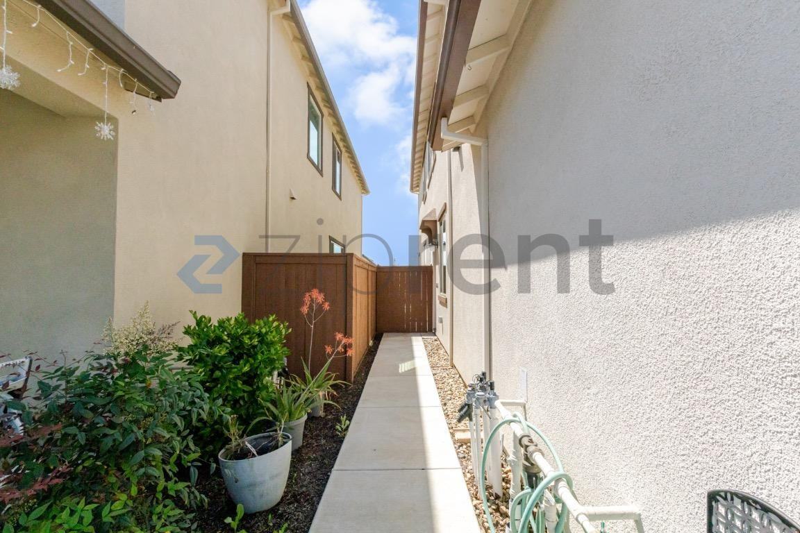 6193 Oberlander Dr - Photo 2 of 10