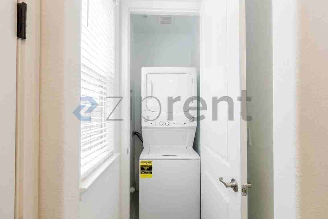 6193 Oberlander Dr - Photo 7 of 10