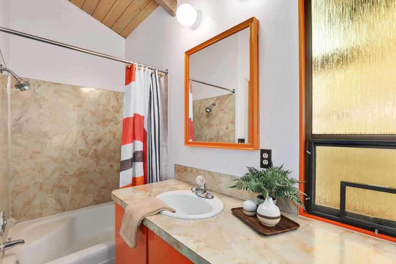 304 S 219th St #NA - Photo 5 of 7