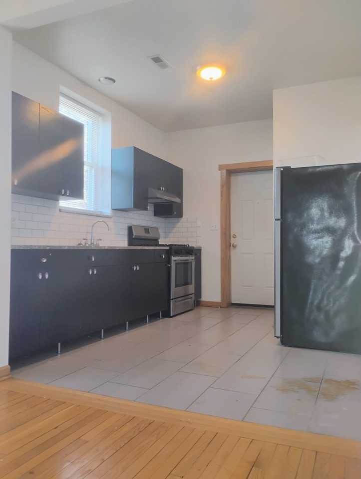 7445 S Phillips Ave #3 - Photo 2 of 4