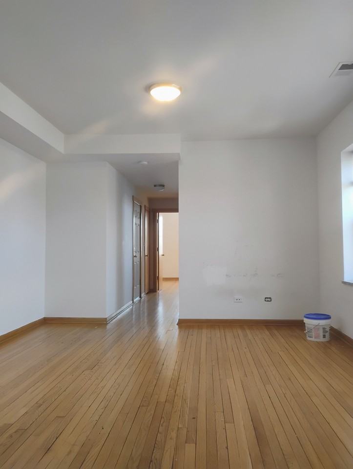 7445 S Phillips Ave #3 - Photo 4 of 4