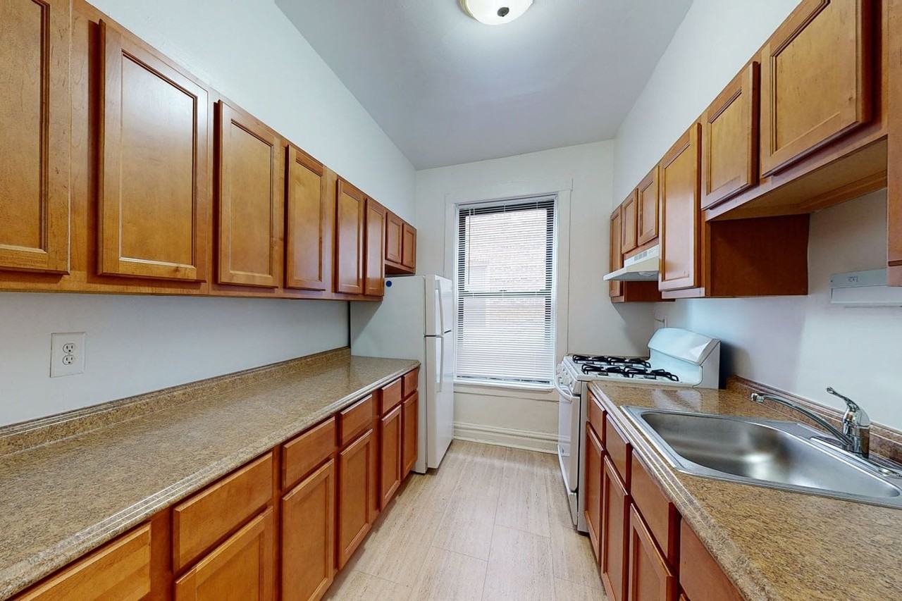 1101 E. Hyde Park Boulevard - Photo 3 of 10