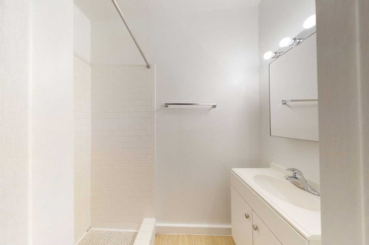 1101 E. Hyde Park Boulevard - Photo 5 of 10