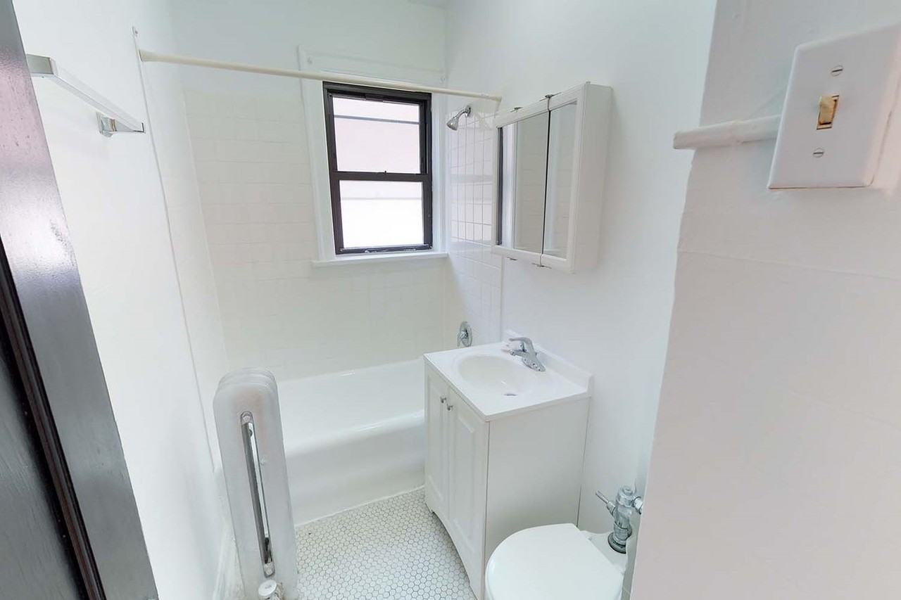 1440 E. 52nd Street - Photo 6 of 10