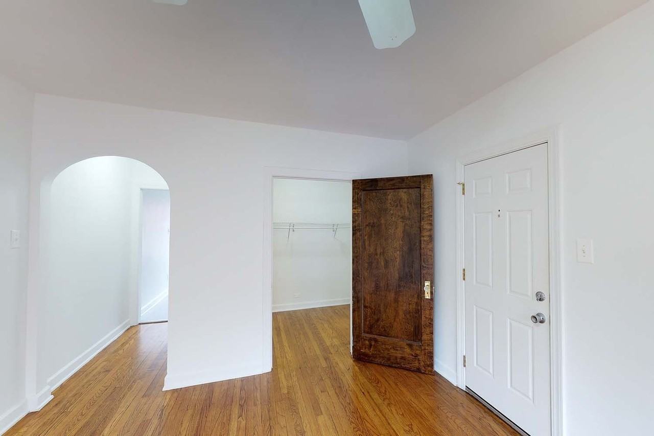 4455 S. Greenwood Avenue - Photo 7 of 10