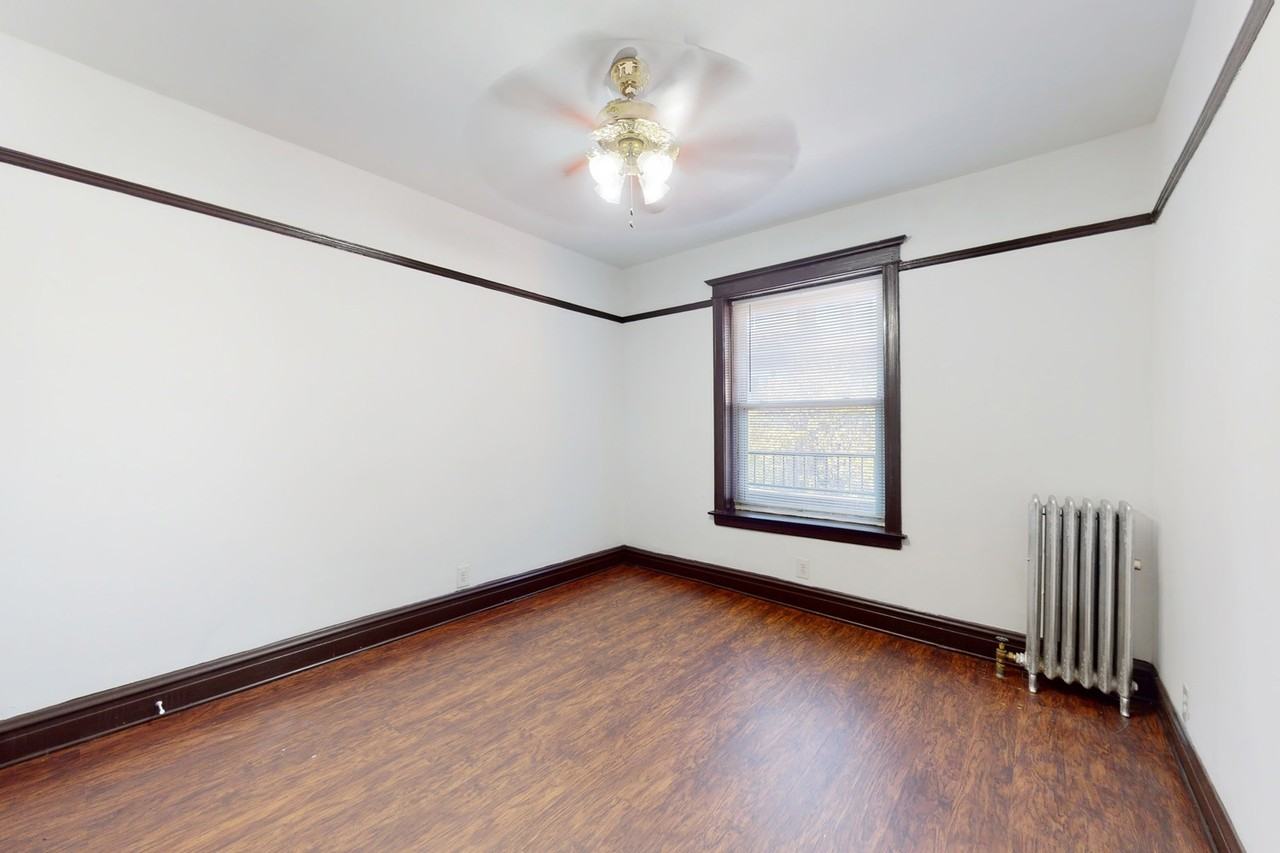 4859 S. Champlain Avenue - Photo 3 of 8