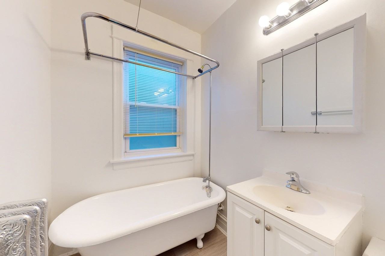 4859 S. Champlain Avenue - Photo 4 of 8