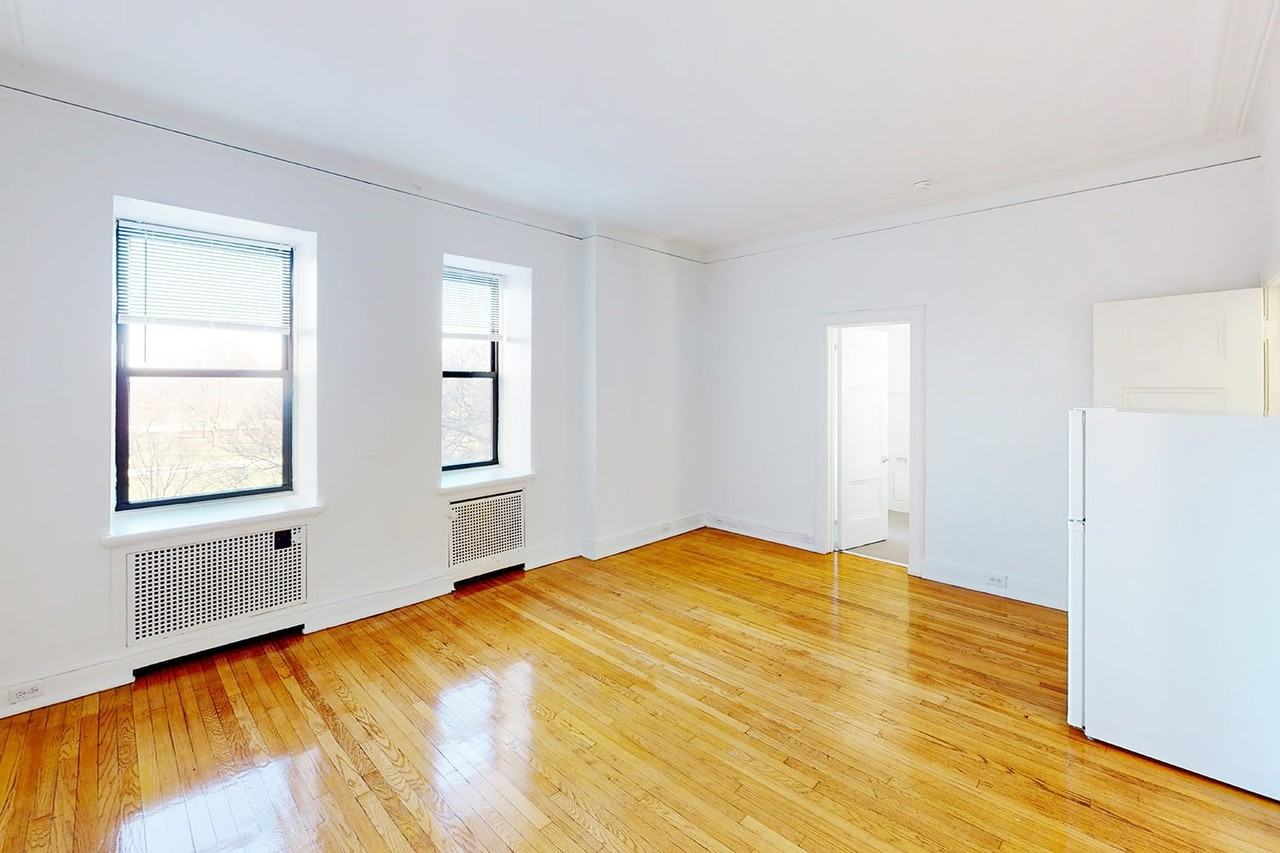 5120 S. Hyde Park Boulevard - Photo 3 of 8