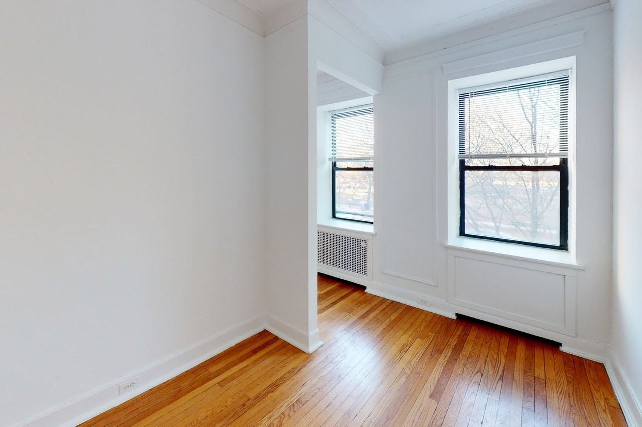 5120 S. Hyde Park Boulevard - Photo 4 of 8
