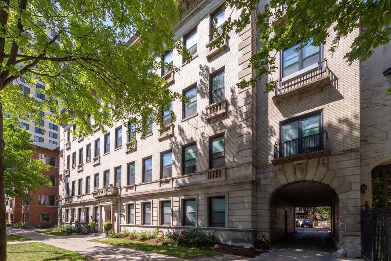 5120 S. Hyde Park Boulevard - Photo 6 of 8