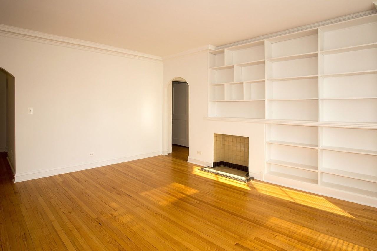 5325 S. Hyde Park Boulevard - Photo 3 of 11