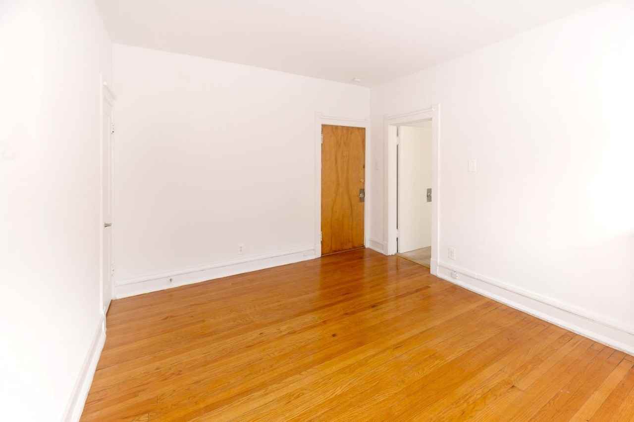 5336-5338 S. Hyde Park Boulevard - Photo 3 of 12