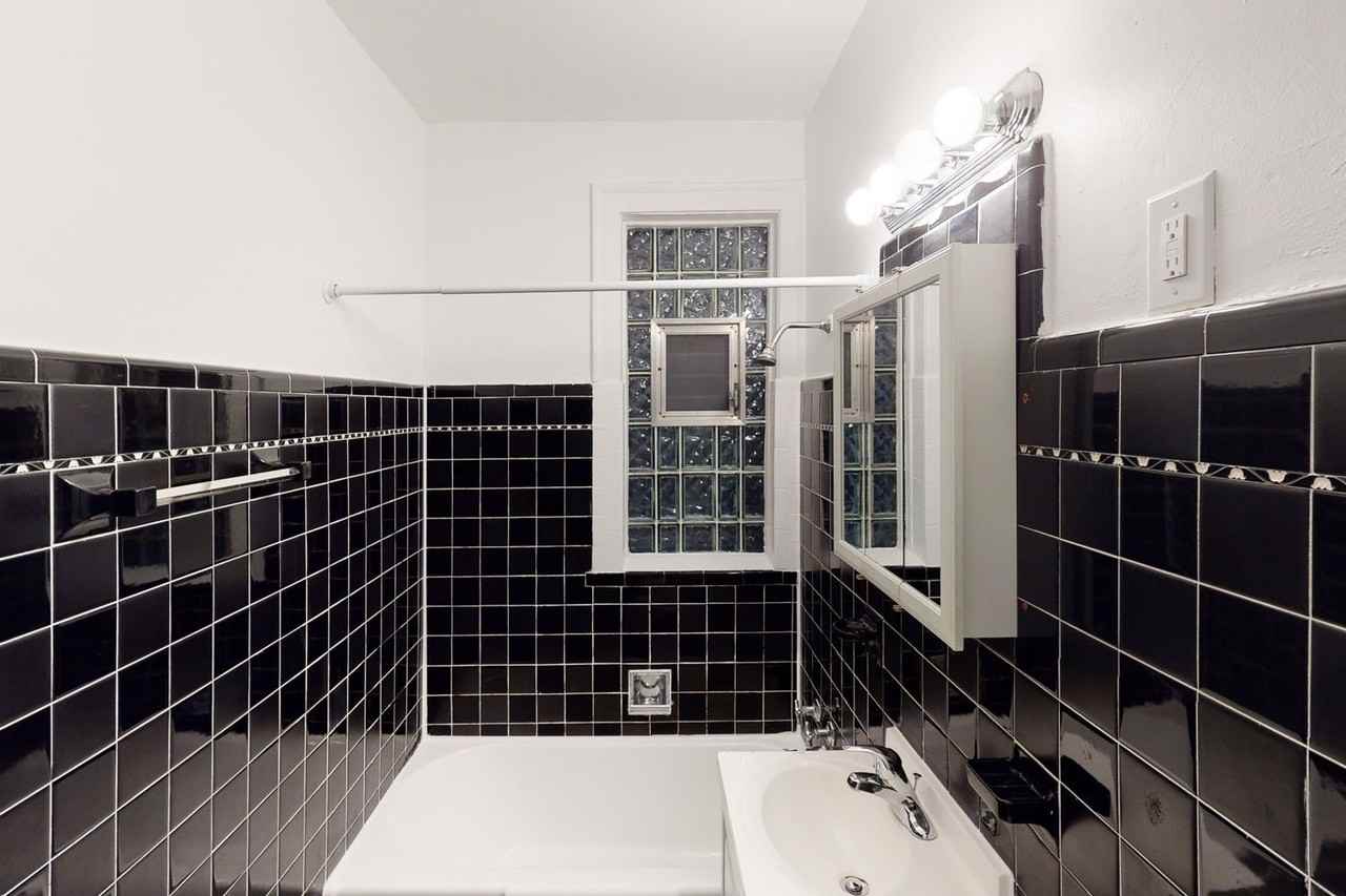 5336-5338 S. Hyde Park Boulevard - Photo 7 of 12