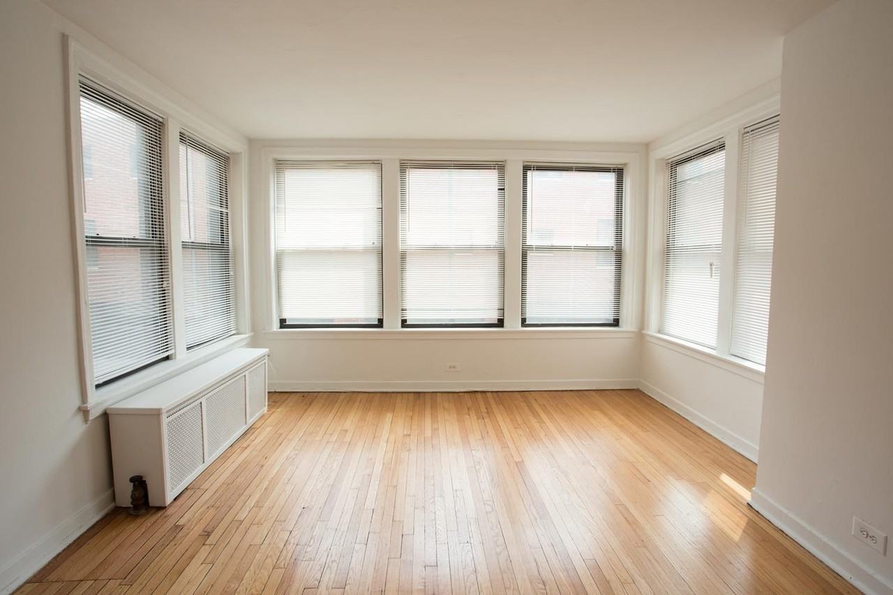 5337 S. Hyde Park Boulevard - Photo 3 of 10