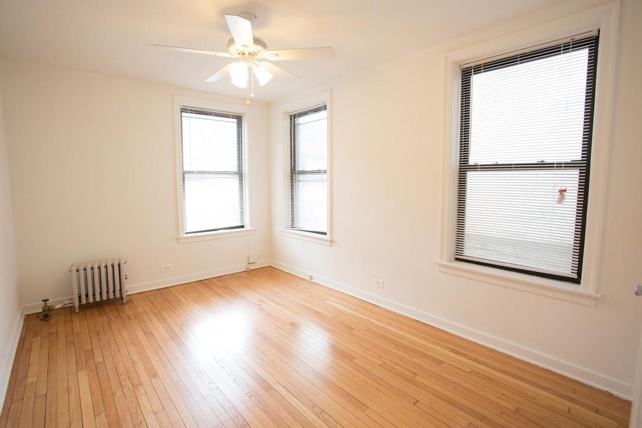 5337 S. Hyde Park Boulevard - Photo 4 of 10