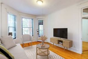 featured image of 5405 S Woodlawn Ave