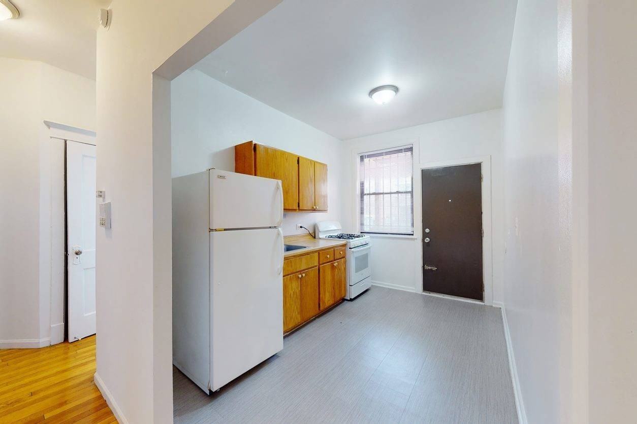 5416 S. Woodlawn Avenue - Photo 2 of 21