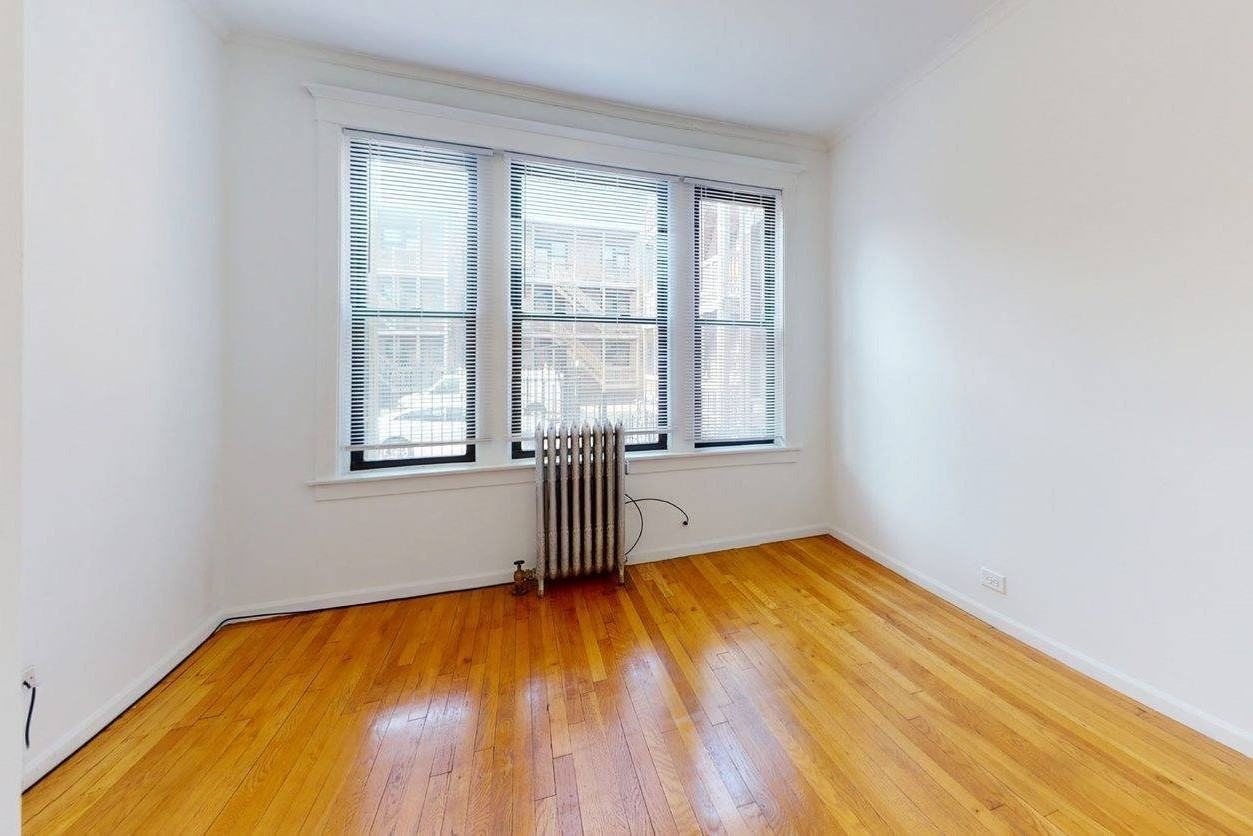 5416 S. Woodlawn Avenue - Photo 4 of 21