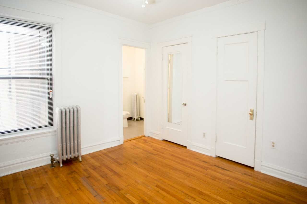 5452 S. Ellis Avenue - Photo 3 of 10