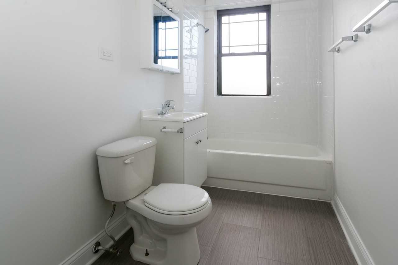 5452 S. Ellis Avenue - Photo 4 of 10