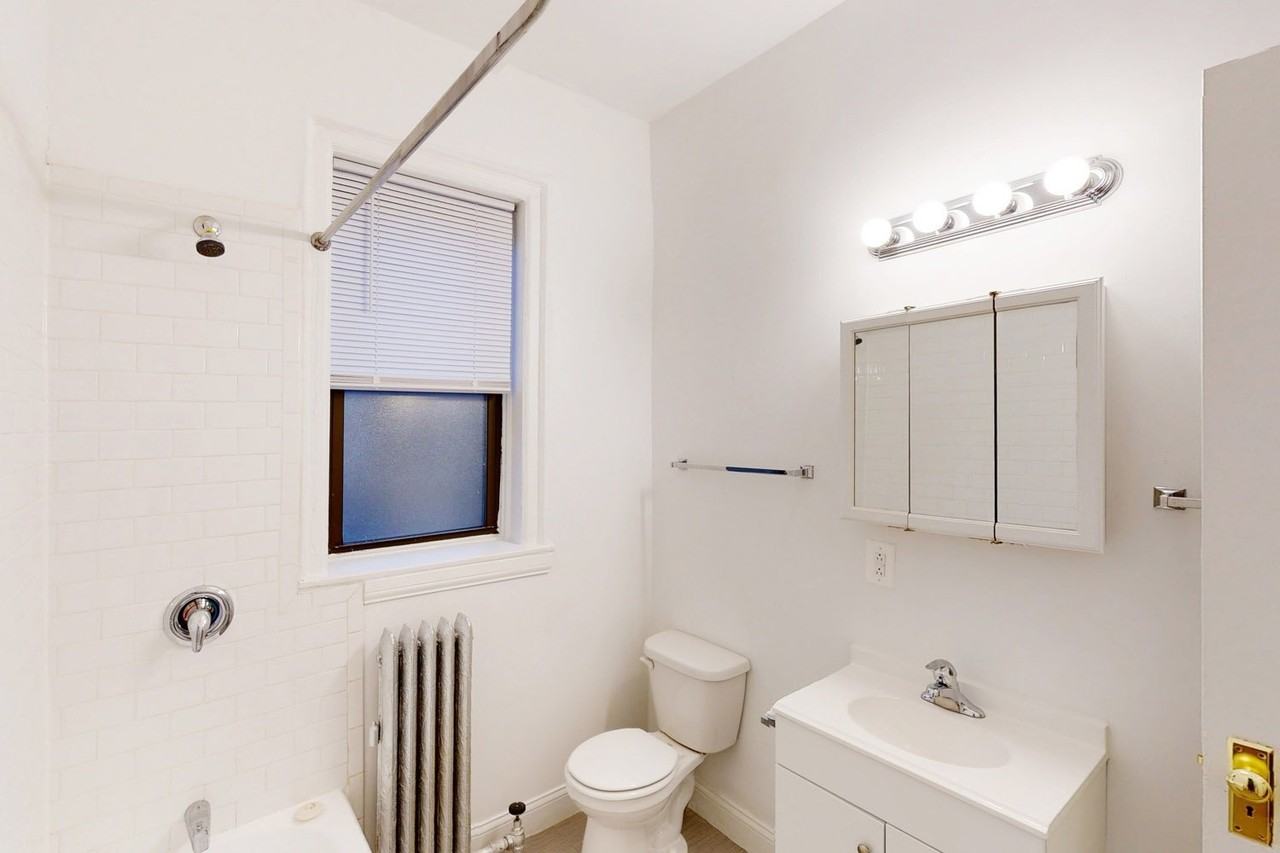 5474-5480 S. Hyde Park Boulevard - Photo 5 of 10