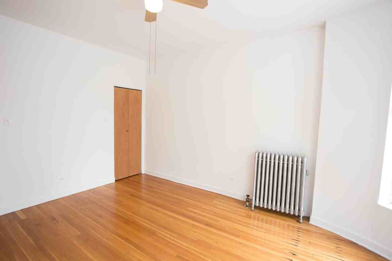 5500 S. Cornell Avenue - Photo 7 of 10