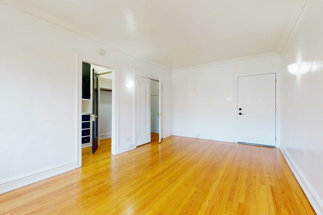 5501 S. Cornell - Photo 4 of 9