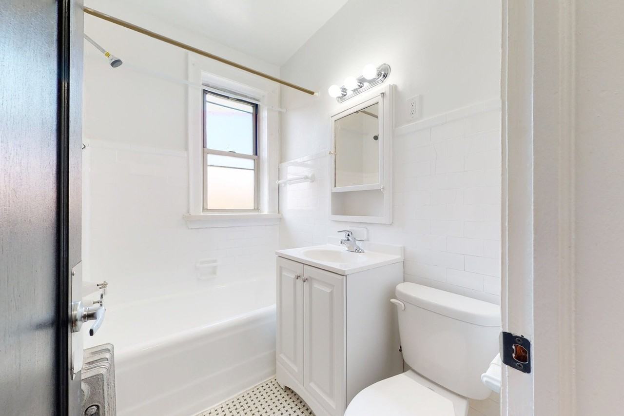 5501 S. Cornell - Photo 6 of 9