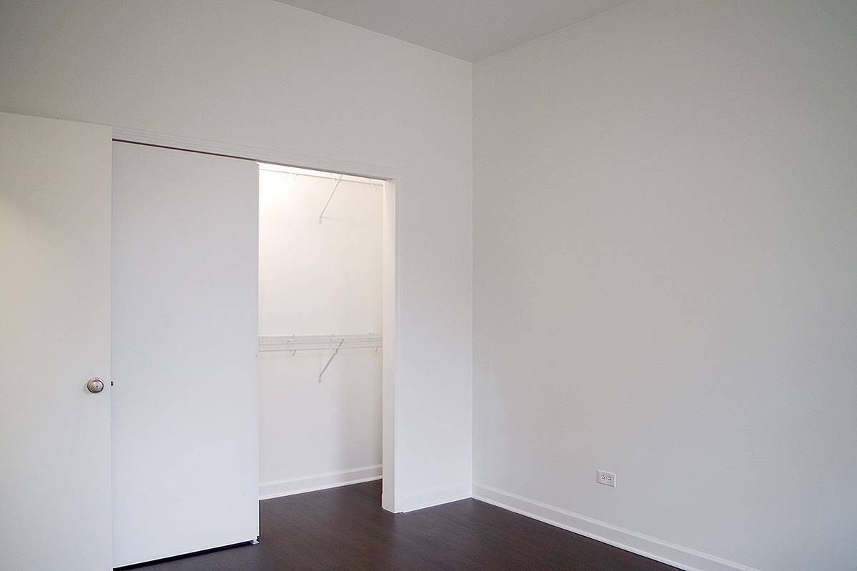 5507-5509 S. Hyde Park Boulevard - Photo 3 of 15