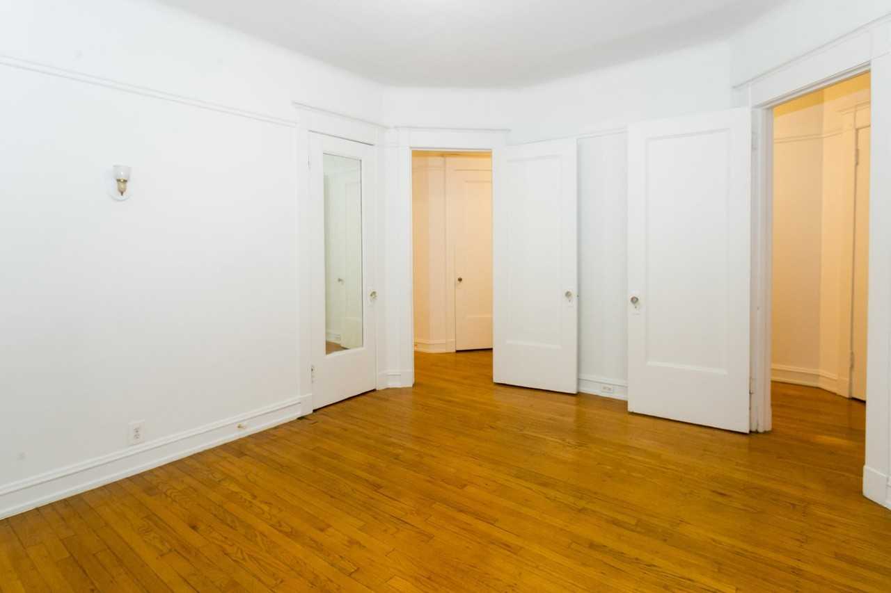 5700 S. Blackstone Avenue - Photo 7 of 26