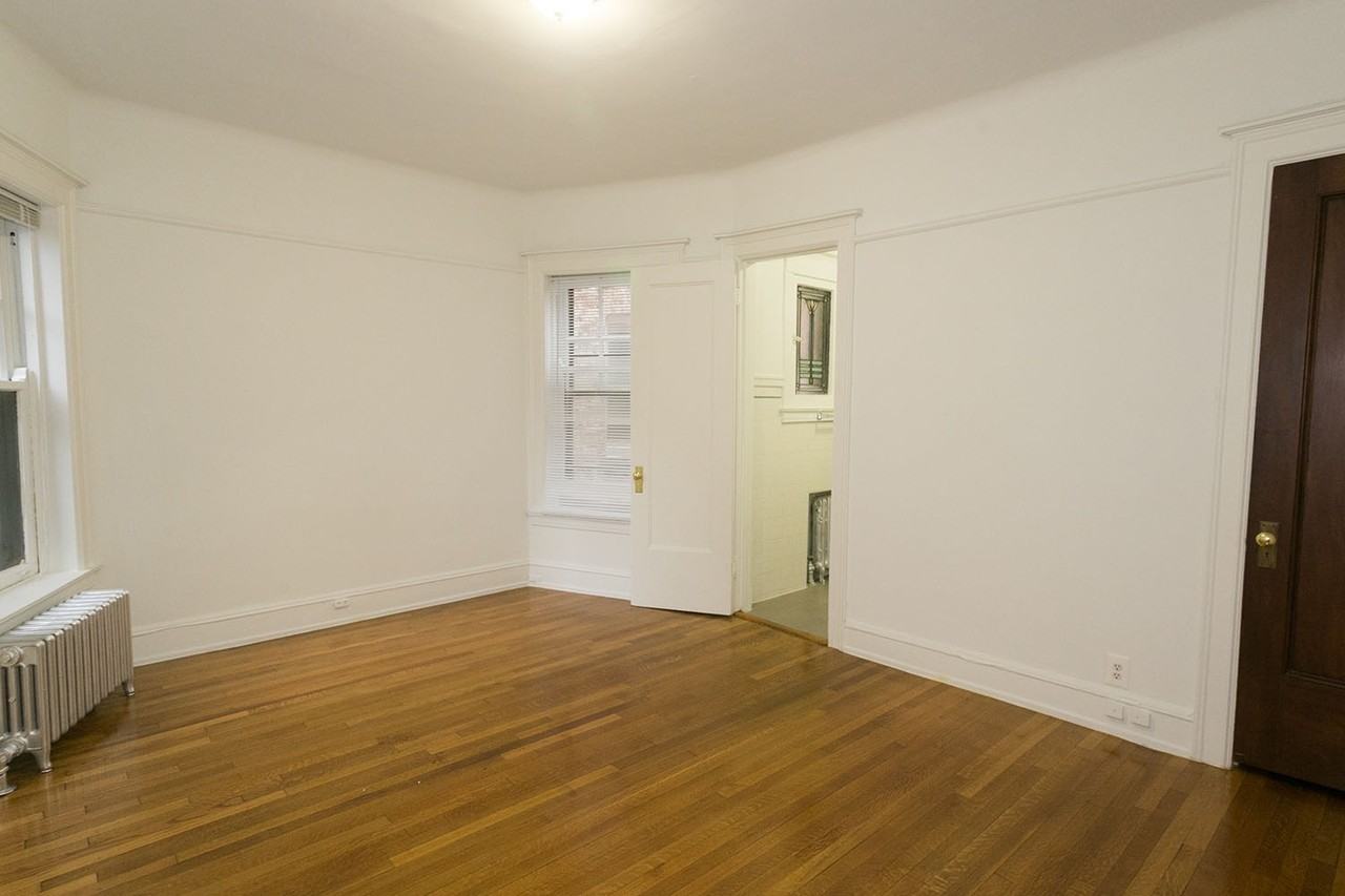 5700 S. Blackstone Avenue - Photo 4 of 13