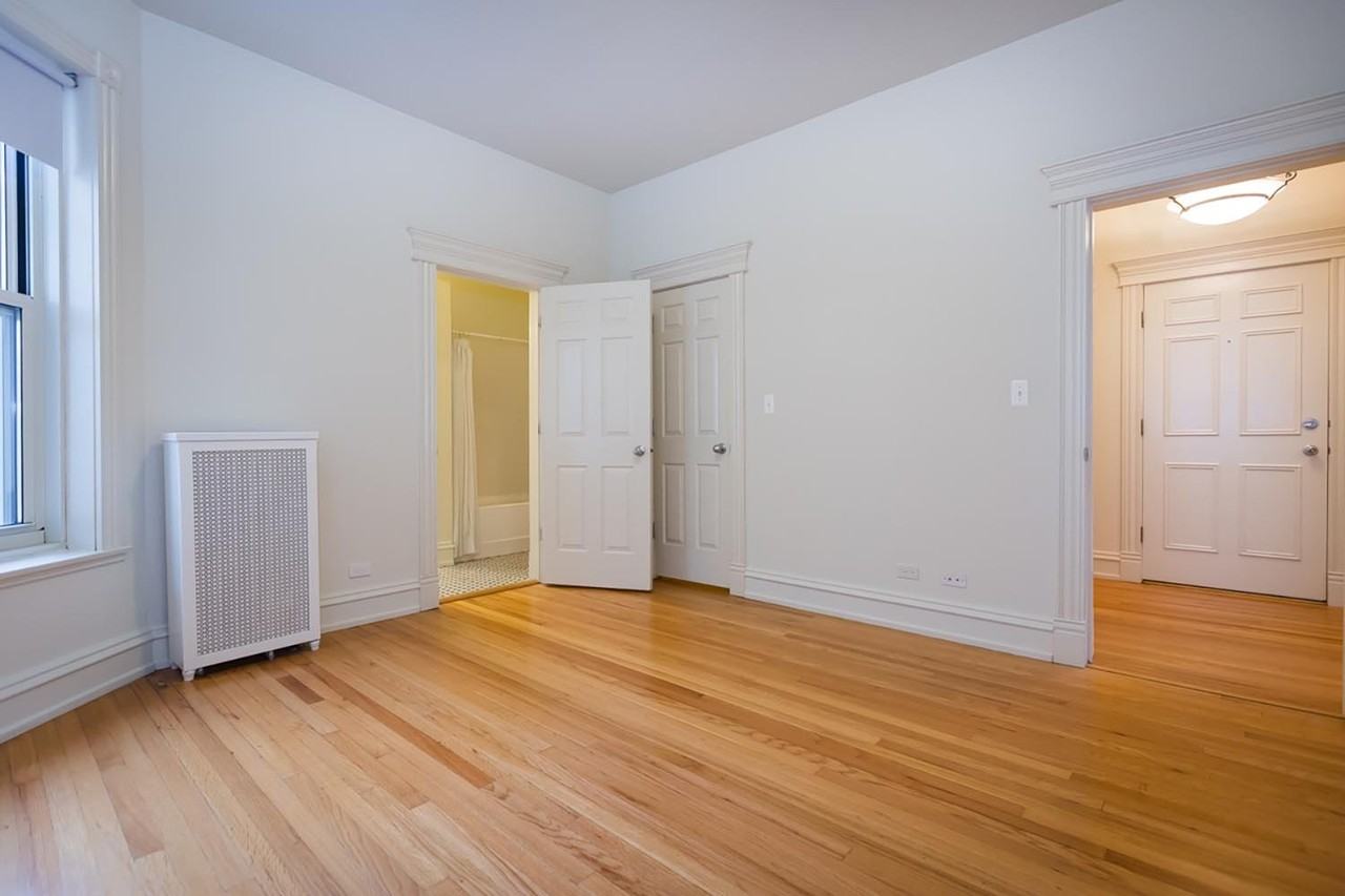 5706-10 S. Blackstone Ave - Photo 3 of 23