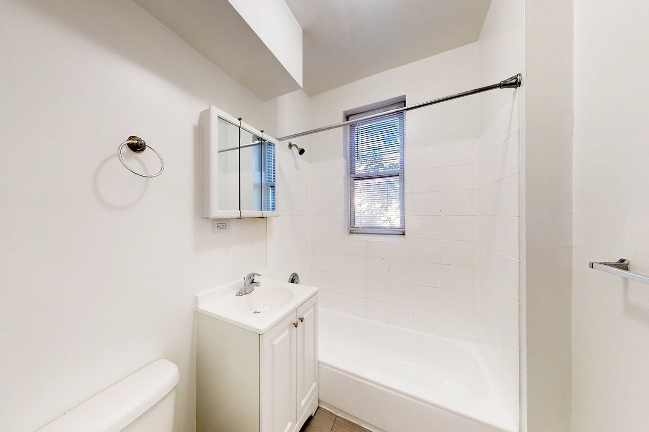 925 East 46th Street - Photo 5 of 8