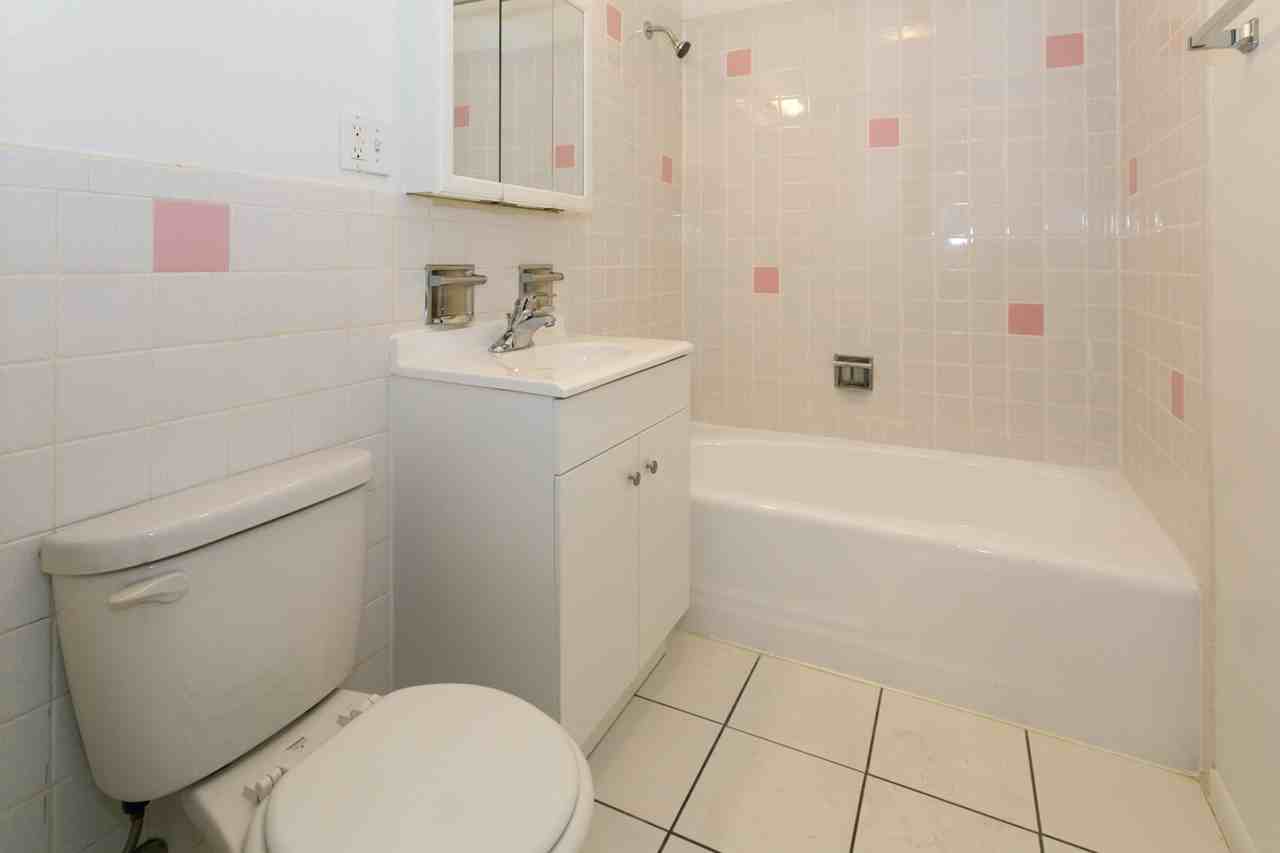 Harper Court - Photo 4 of 31