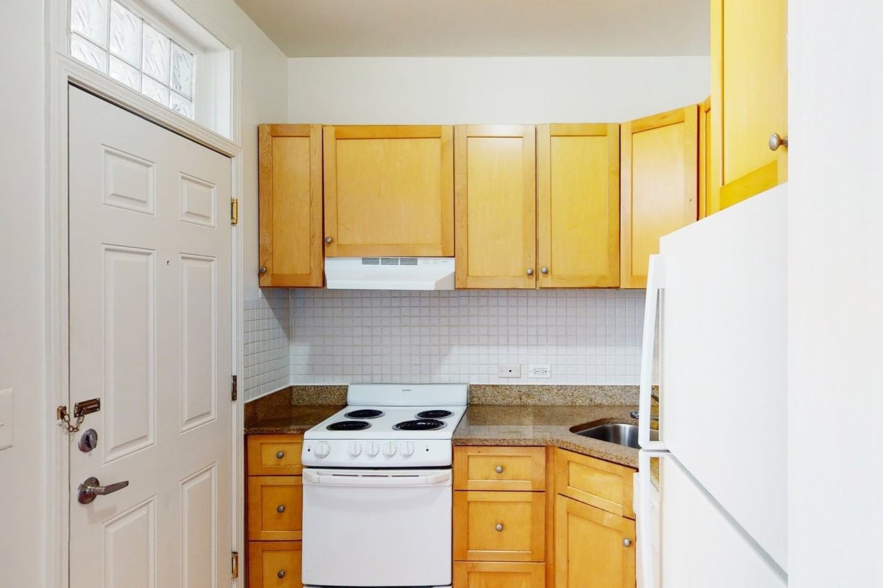 Kenwood Court - Photo 7 of 12
