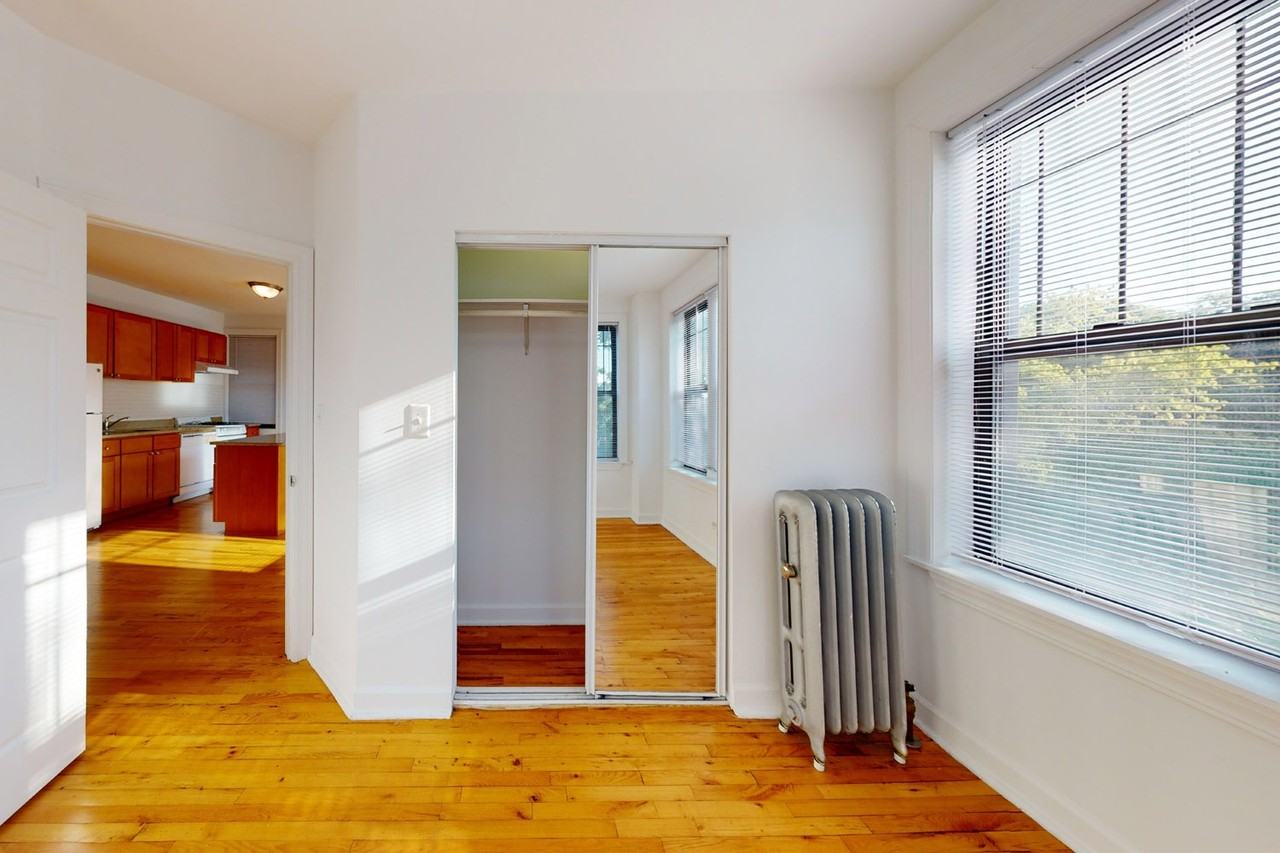 Woodlawn Court - Photo 4 of 11
