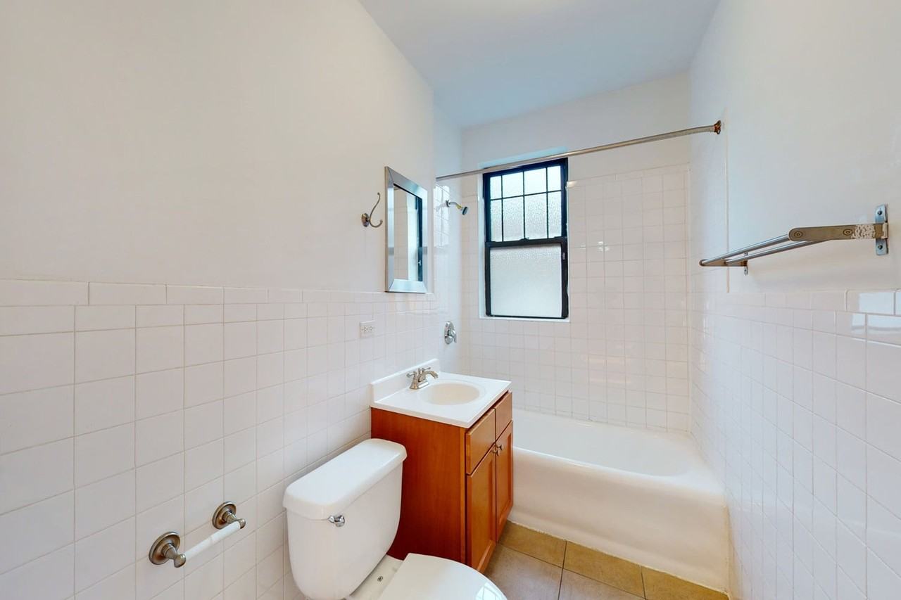 Woodlawn Court - Photo 5 of 11