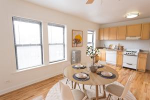 featured image of 4726 S Woodlawn Ave