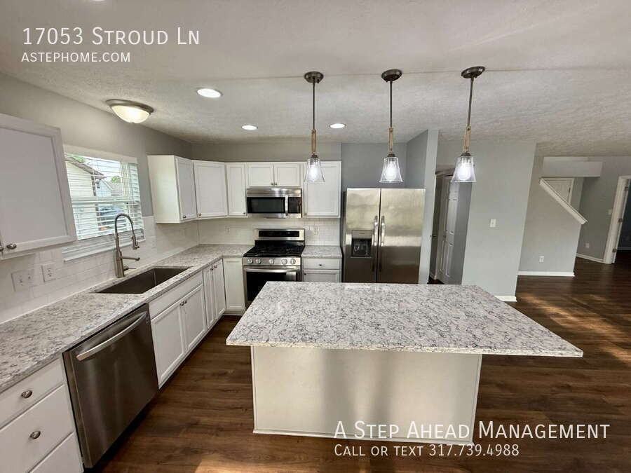17053 Stroud Ln - Photo 3 of 41