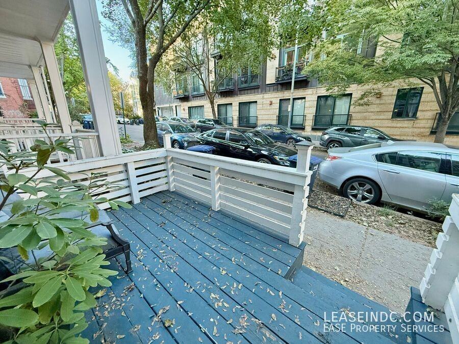 2323 17th St Nw - Photo 3 of 27