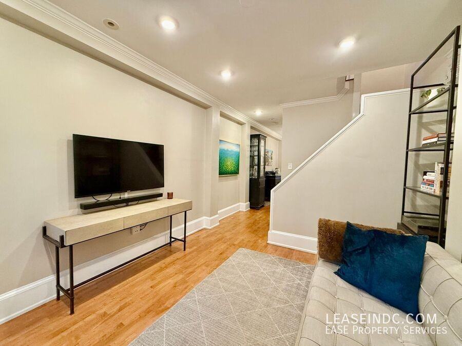 2323 17th St Nw - Photo 5 of 27