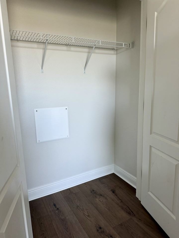 8039 Laureate Blvd #B - Photo 5 of 26