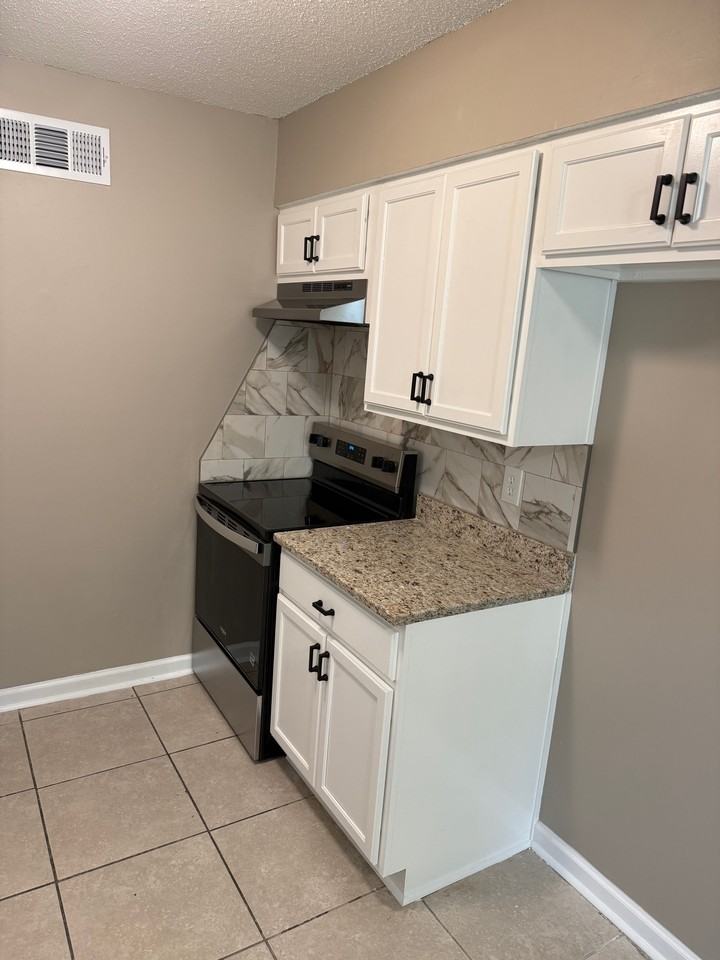 2881 Normandy Dr #1 - Photo 5 of 20